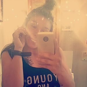 Meet your Posher, Caitlin